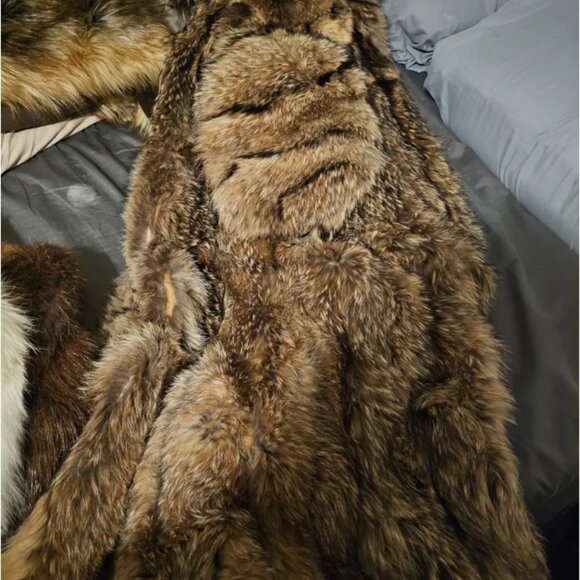 Beautiful Full Length Tanuki Raccoon Fur Coat - Picture 5 of 11